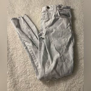 women’s white distressed skinny jeans 26W